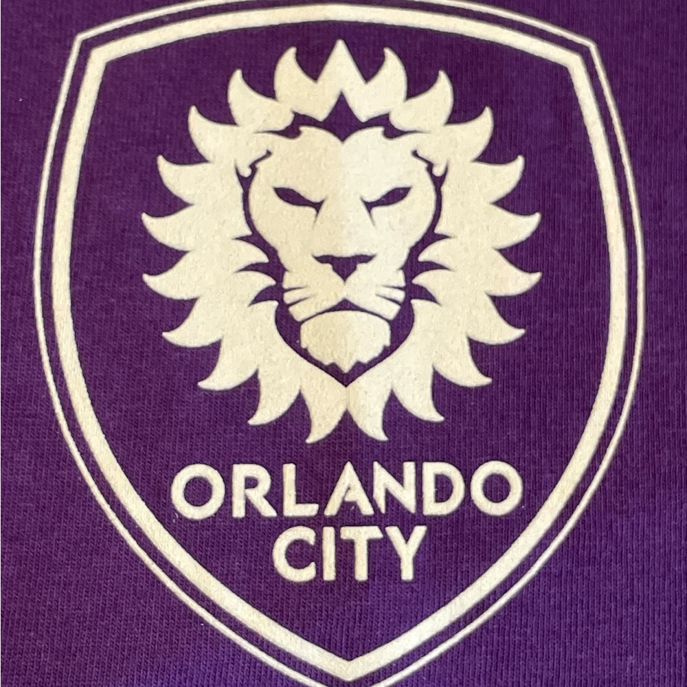 Orlando City SC Men’s size M Purple Graphic short sleeve Tee shirt